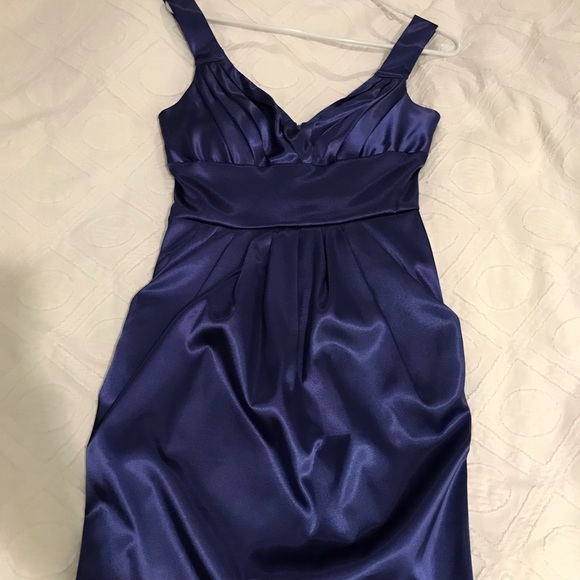 Formal dress - Picture 1 of 3